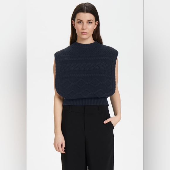 BNWOT Gestuz knitted pullover, navy, Size US M - Picture 2 of 10